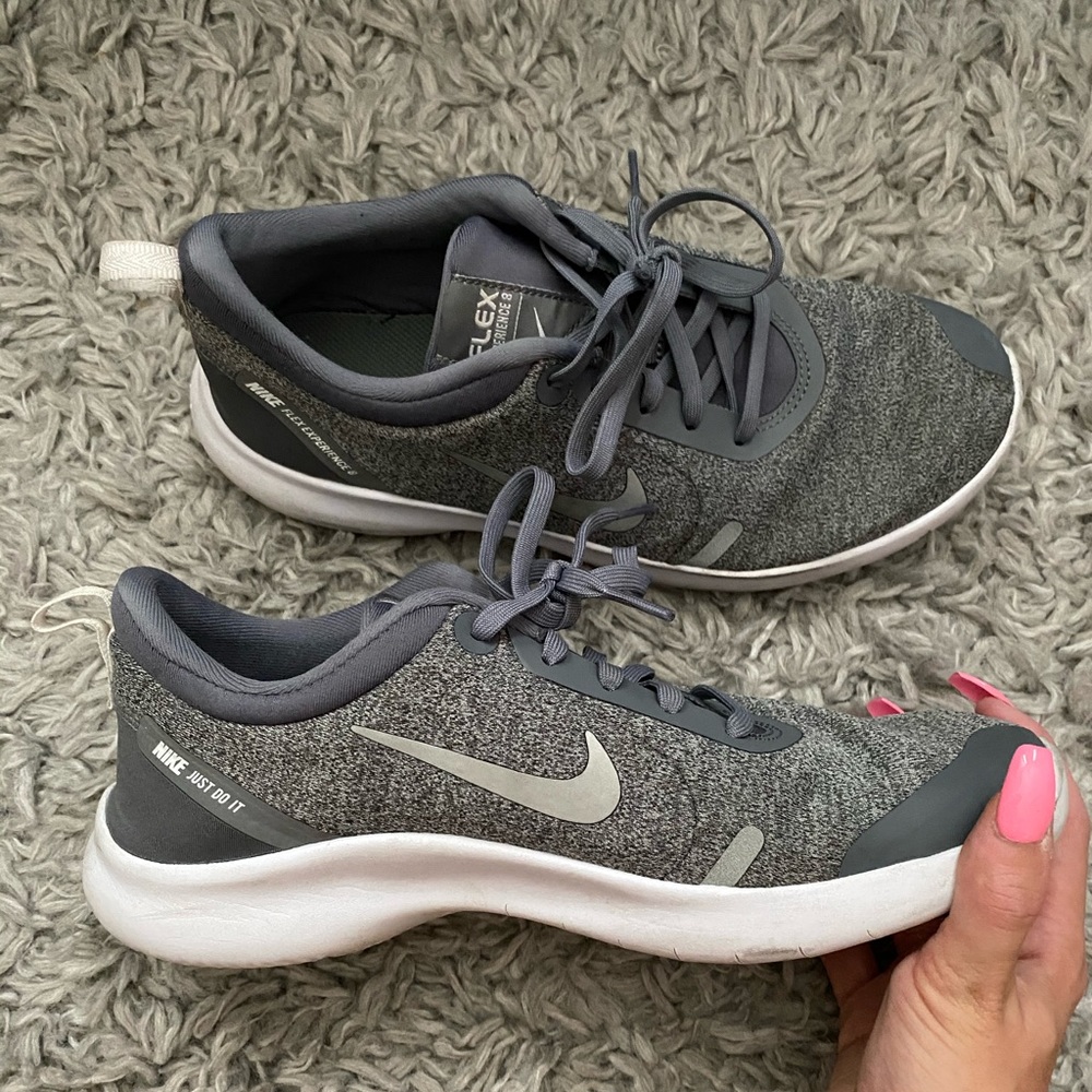 NEW NIKE FLEX RUNS